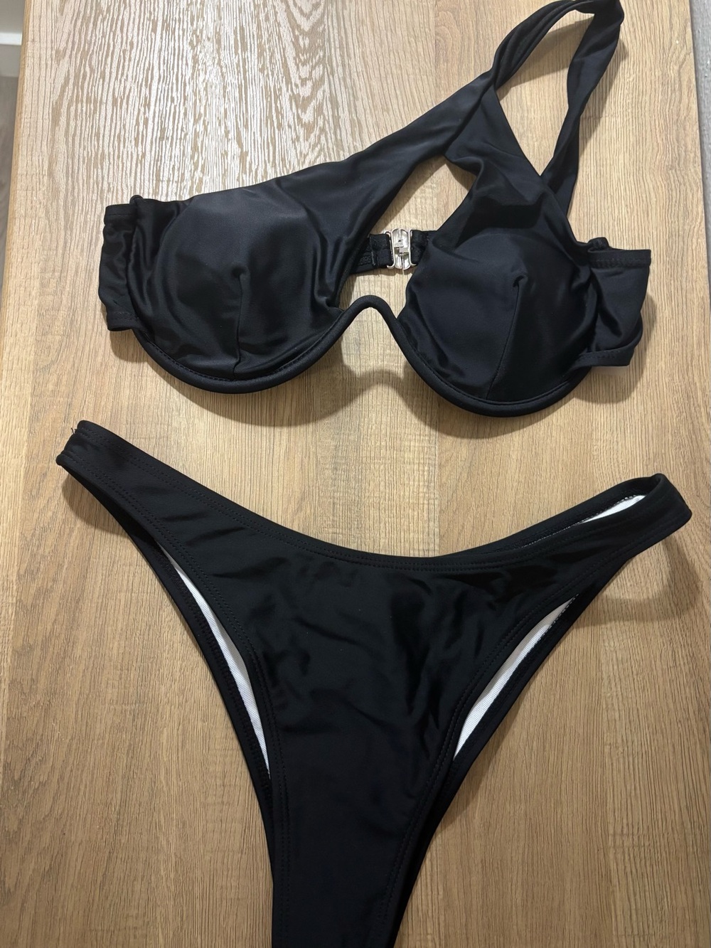 SHEIN Black Asymmetric Underwire Bikini Set